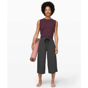 Lululemon Culottes Wide Leg Crop Grey Size 4 NWOT